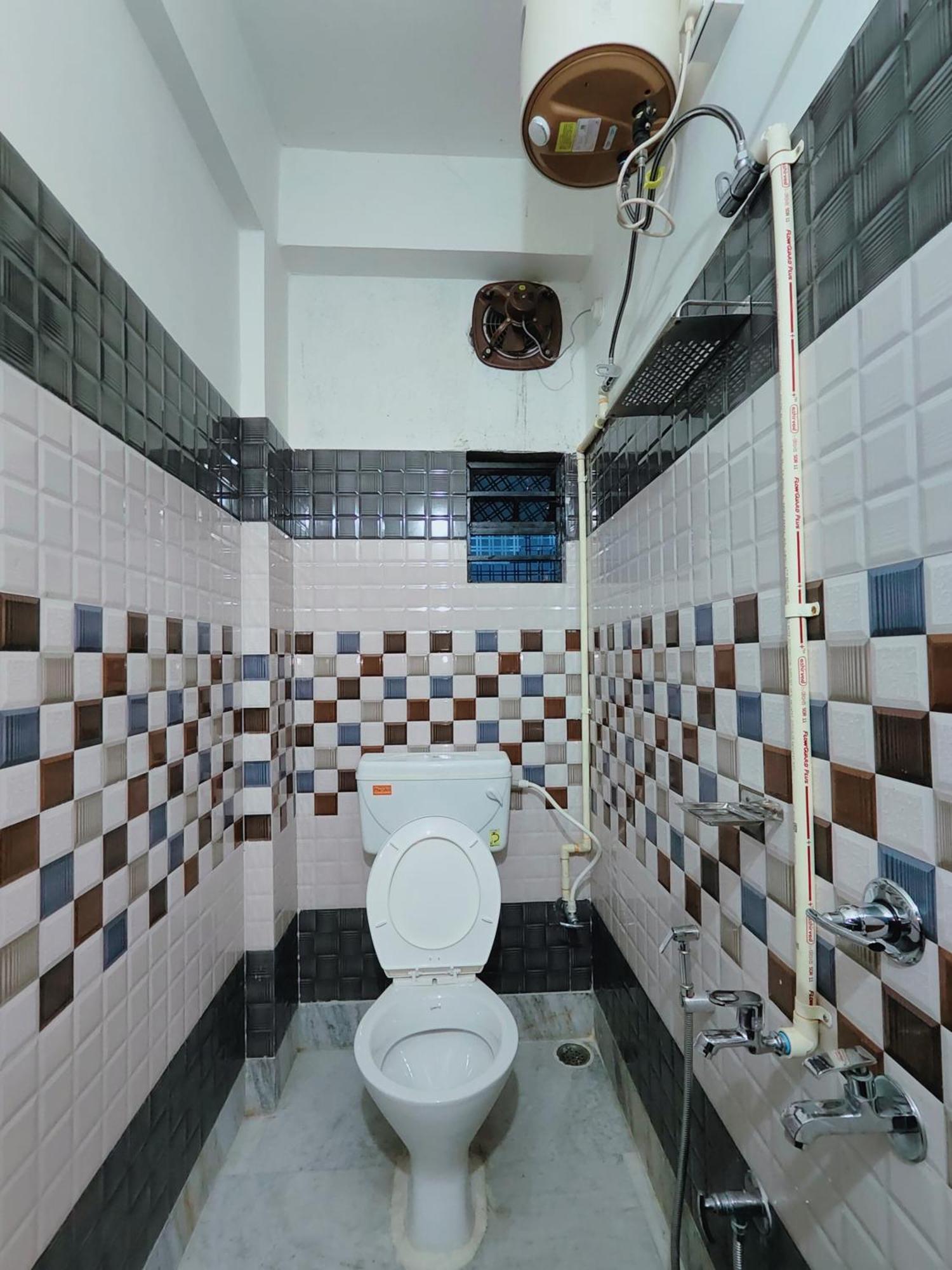 Gulab Lodge Силигури Екстериор снимка