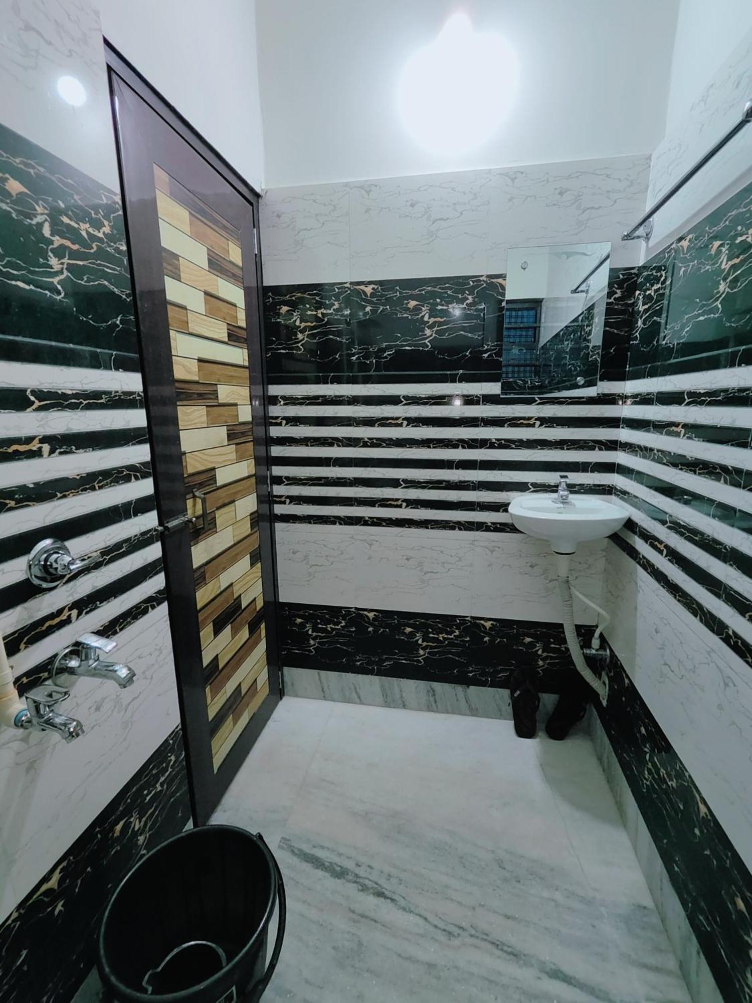 Gulab Lodge Силигури Екстериор снимка