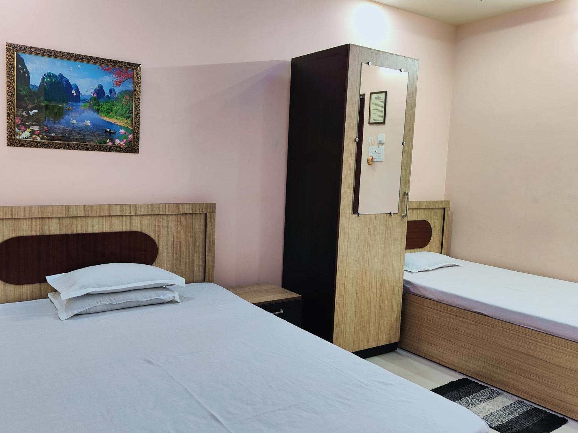 Gulab Lodge Силигури Екстериор снимка