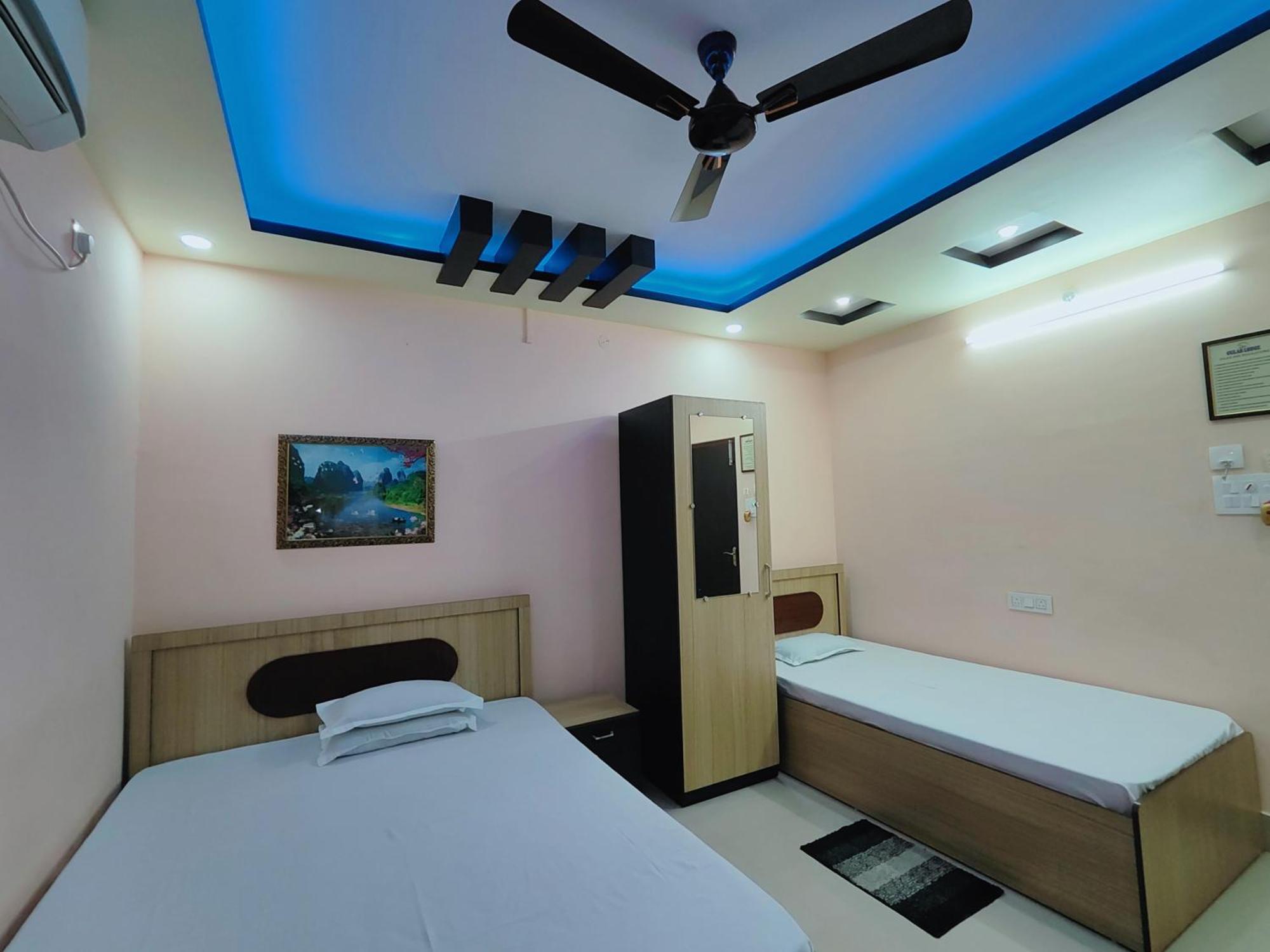 Gulab Lodge Силигури Екстериор снимка